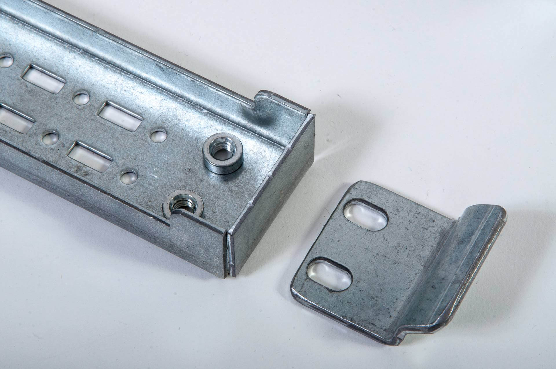 Шина EMW-RM-25.45.250 25 × 45 для шкафов EMW глубиной 250 мм Elbox